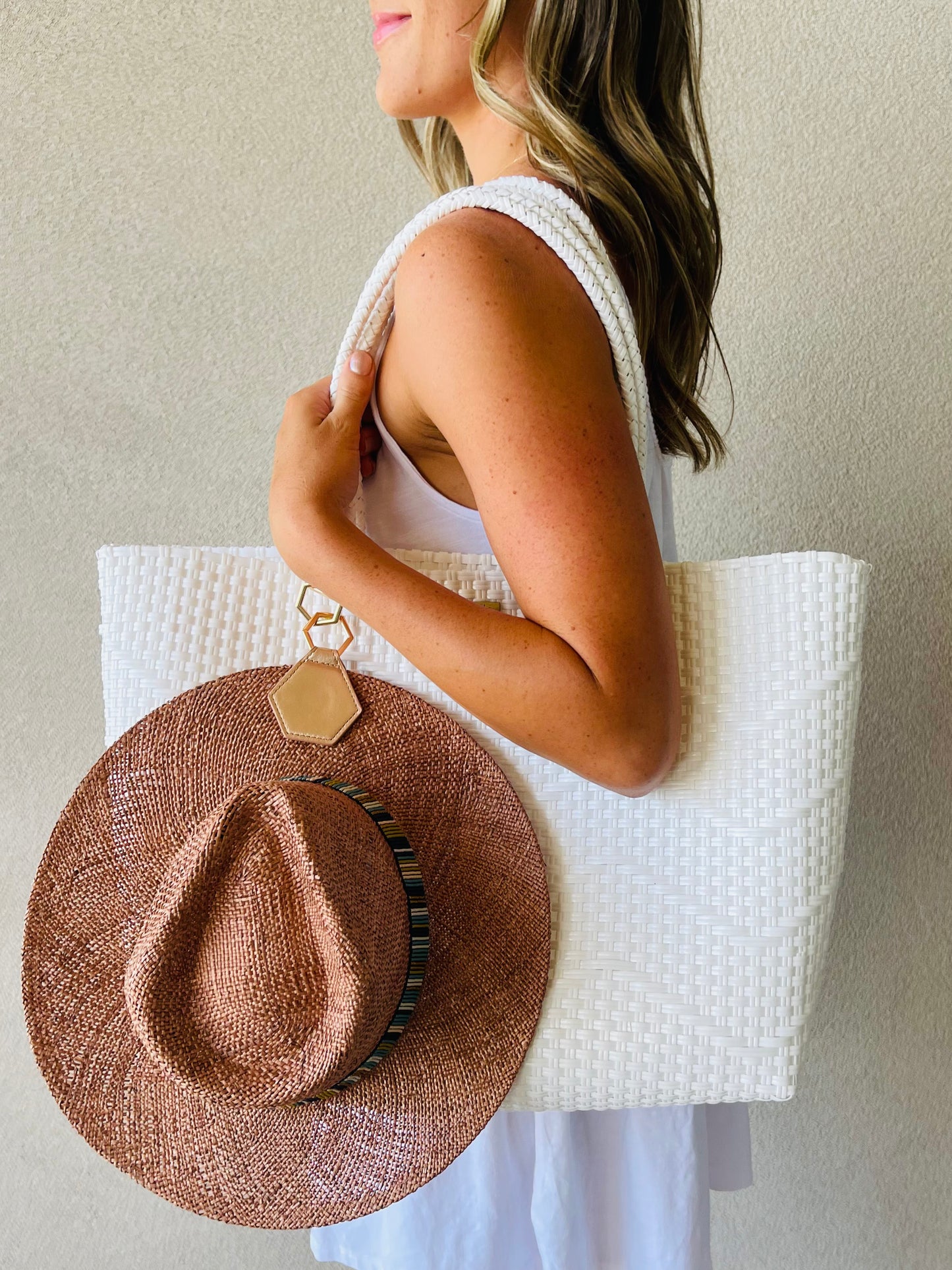 hat attach rose gold with playa tote