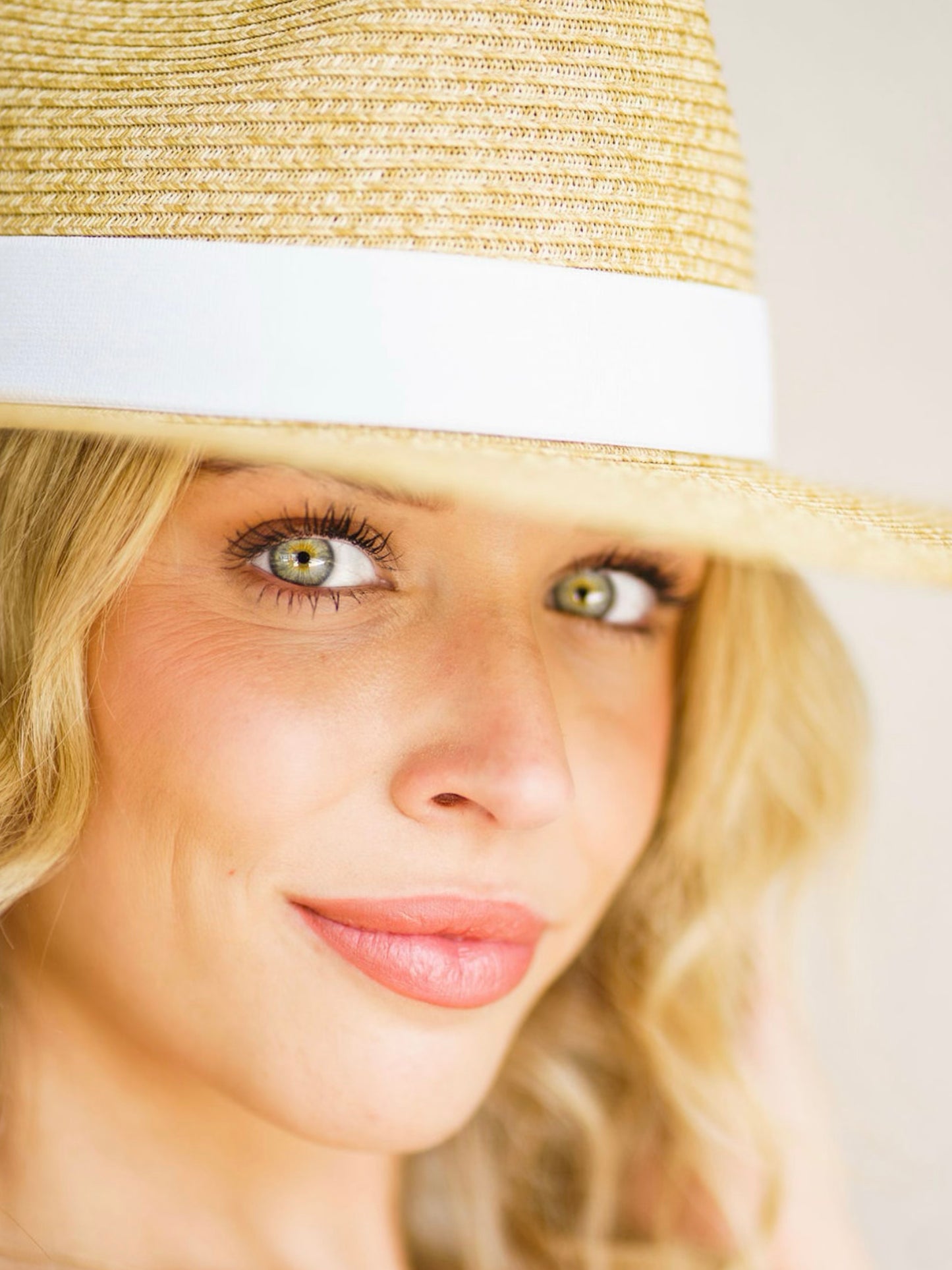 elastic hat band 1.5 inch white lifestyle