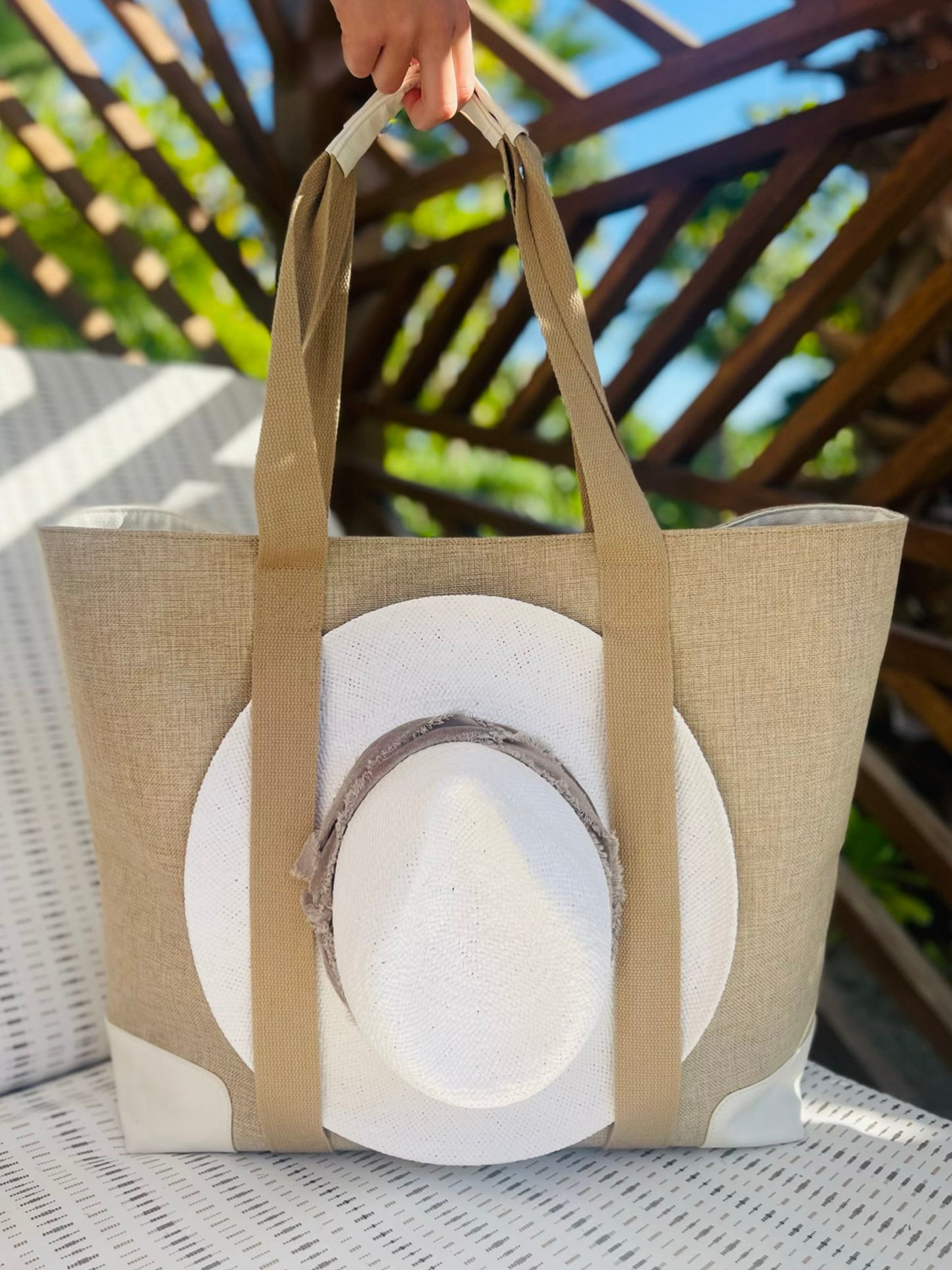 the native tote medium with hat