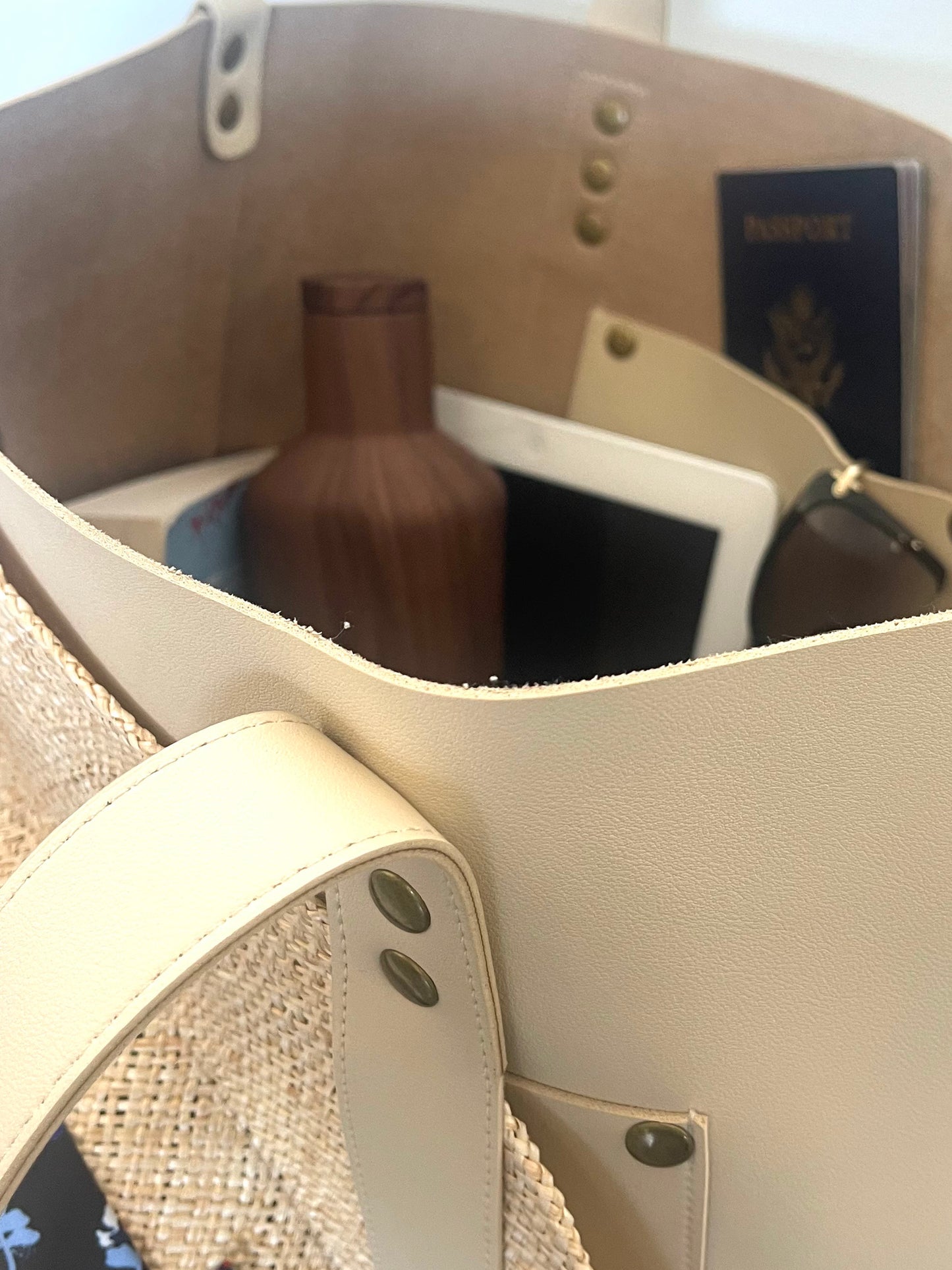 the everywhere tote ivory inside