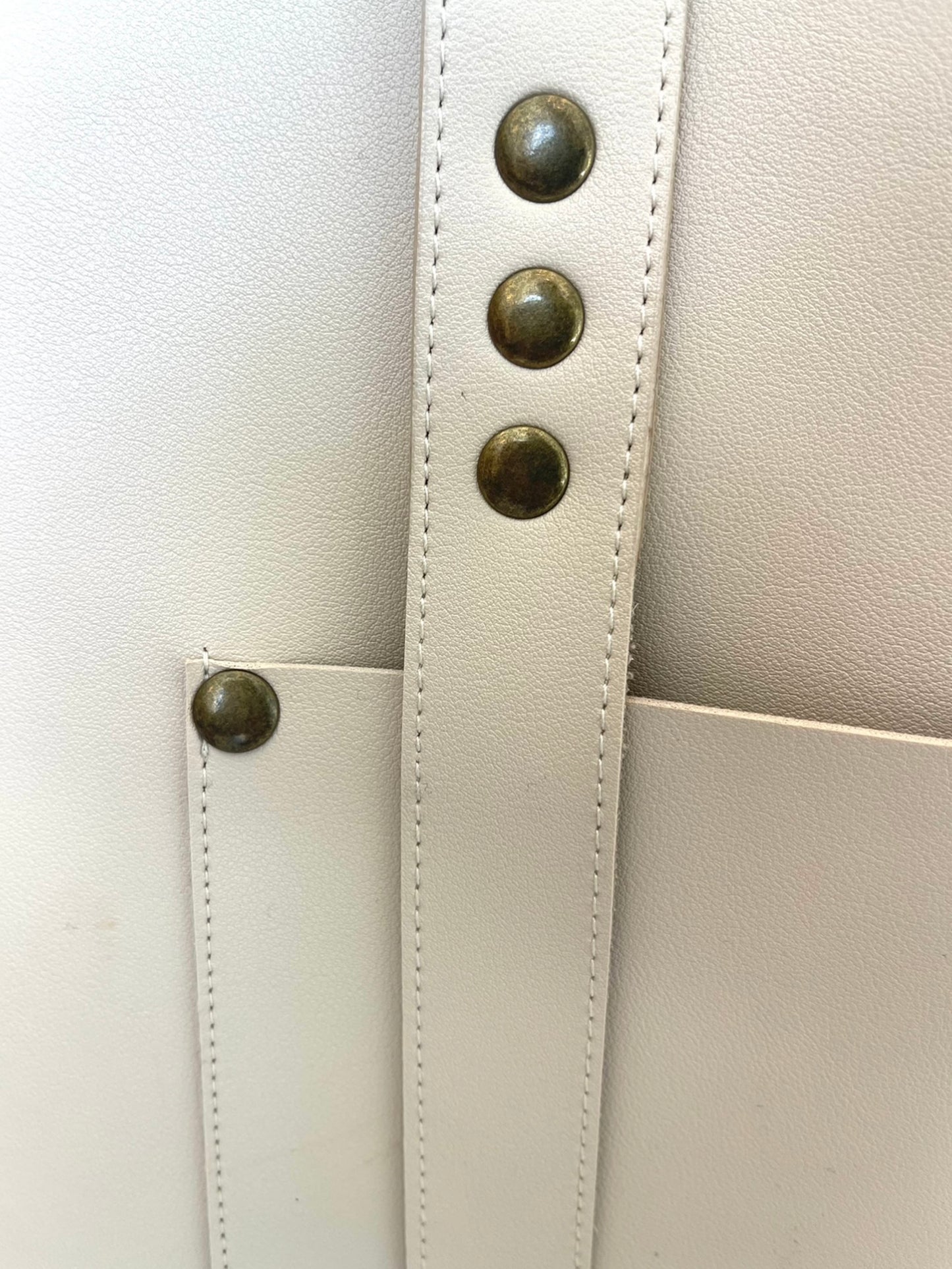 the everywhere tote ivory strap details