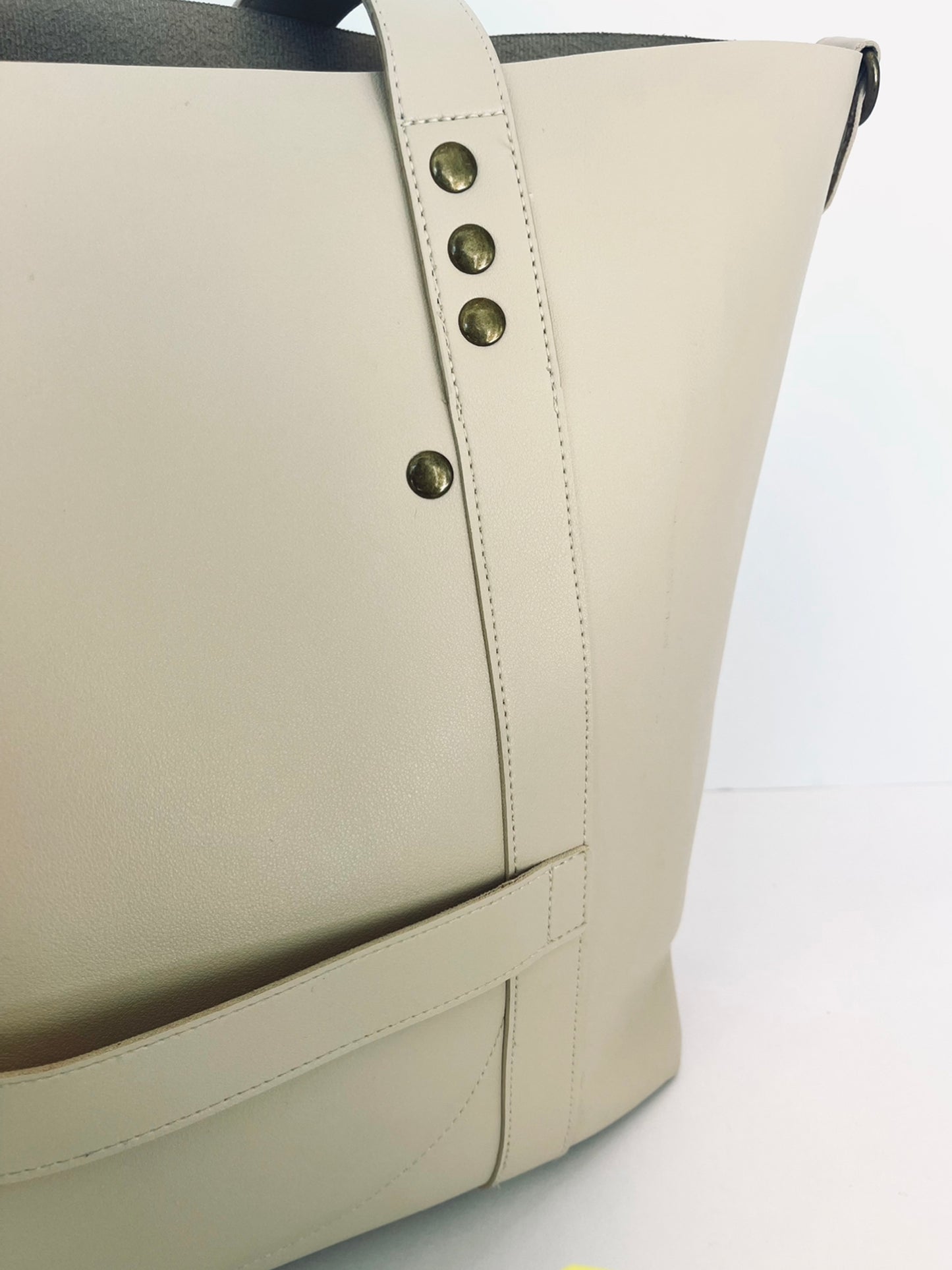 the everywhere tote ivory hat strap