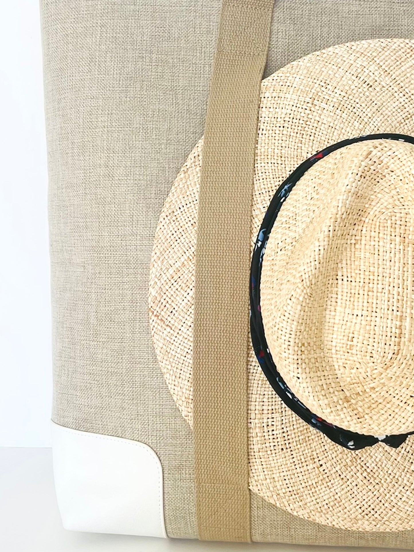 the native tote medium with hat