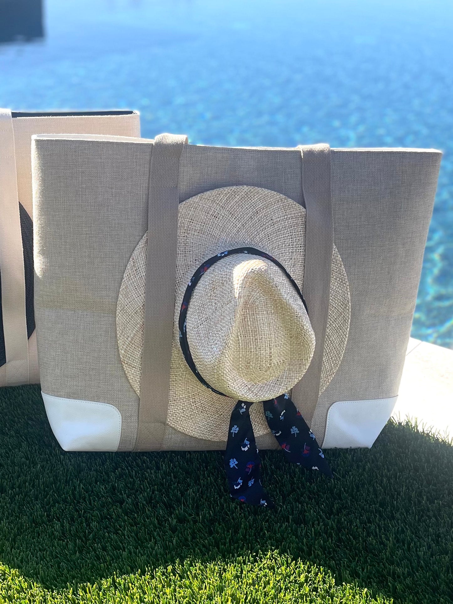 the native tote medium with hat near pool