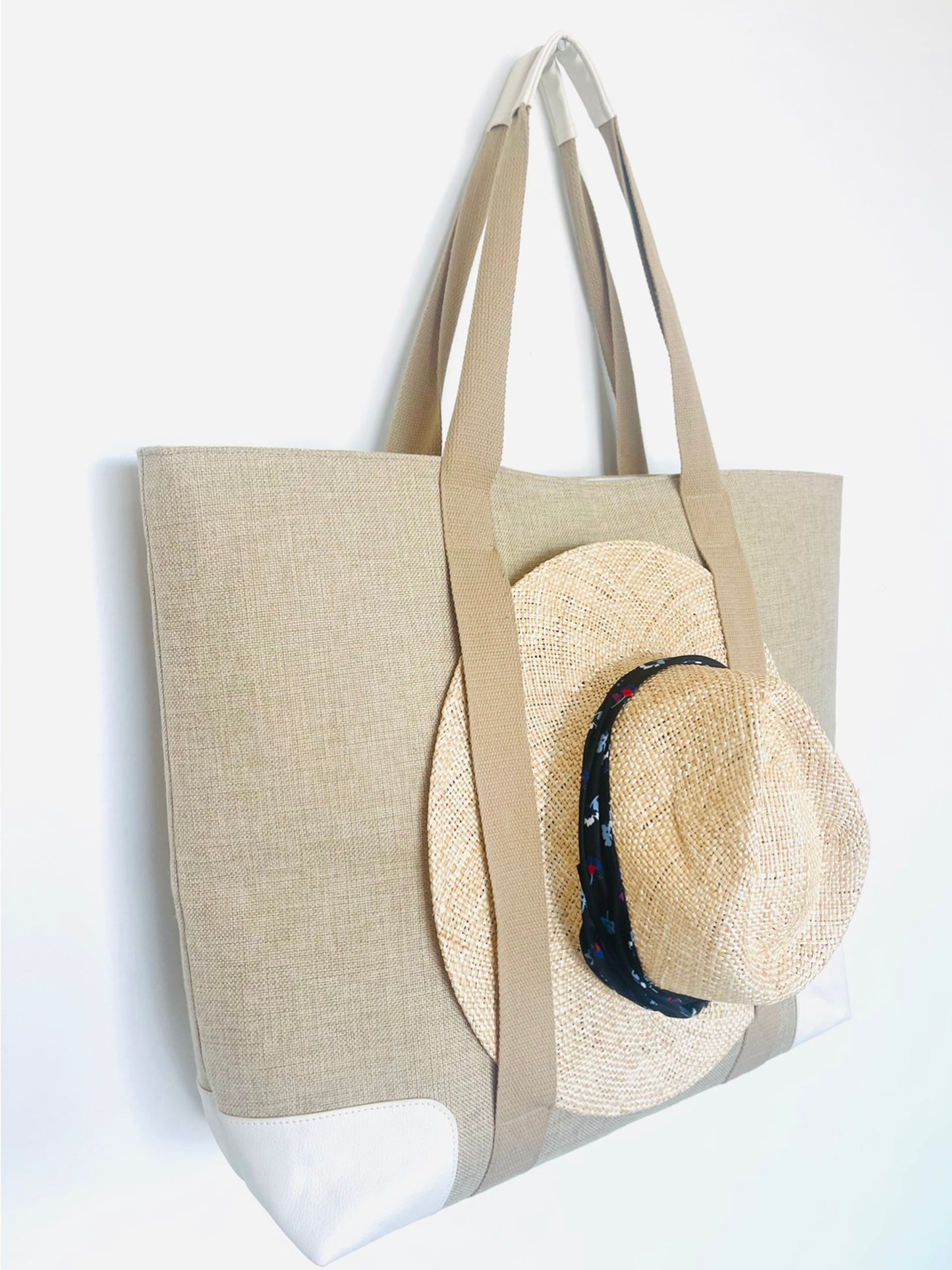 the native tote medium with hat hanging